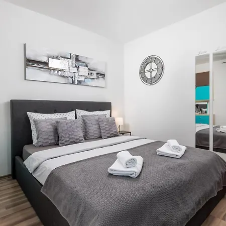 Skyriver Apartmán *